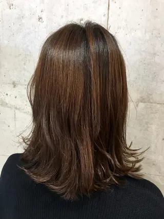 ミディアム カラー 日野 めぐみのヘアスタイル