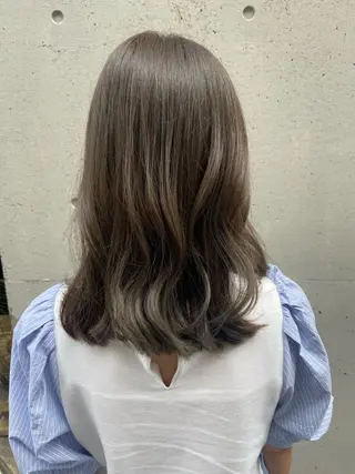 ミディアム 西田 莉緒のヘアスタイル