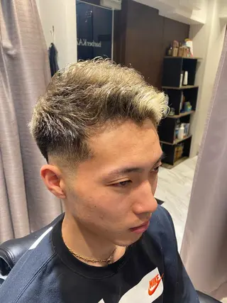ショート カラー 小野 大輔のヘアスタイル