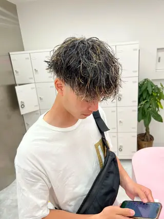 ミディアム カラー パーマ メンズ メンズパーマ特化 TAIGAのヘアスタイル