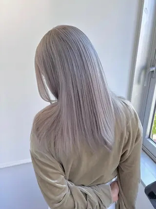 カラー ニトウ レイナのヘアスタイル