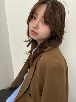 ミディアム カラー 大山 茶子のヘアスタイル