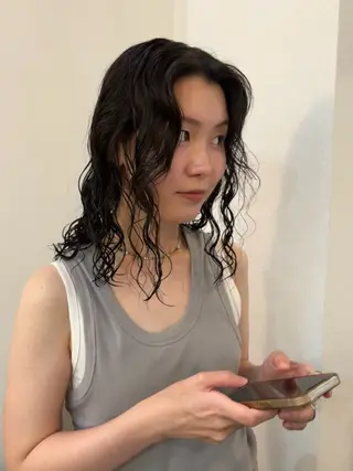 ミディアム パーマ anna/ラフパーマ /くすみベージュのヘアスタイル