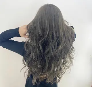 ロング アダチ コウスケのヘアスタイル