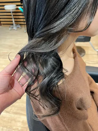 カラー 早川 真幸のヘアスタイル