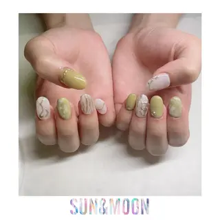 ネイル SUN&MOON REOのネイルデザイン