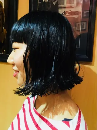 ミディアム ヨシダ アズサのヘアスタイル