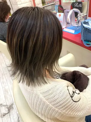 ミディアム カラー ヘアアレンジ 今村公介 ブリーチ特化、派手髪のヘアスタイル