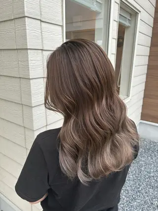 セミロング ayumi ／透明感カラーのヘアスタイル