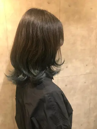 セミロング カラー 泉谷 莉可のヘアスタイル