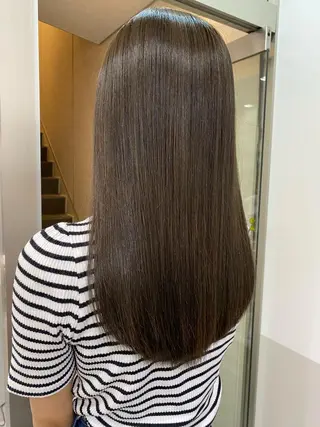 ロング 顔まわりカラー特化 赤津百合絵のヘアスタイル