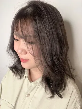 カラー 岡本 あおいのヘアスタイル
