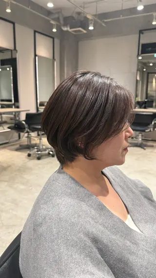ショート あんな🦋レイヤー カット/透明感カラーのヘアスタイル
