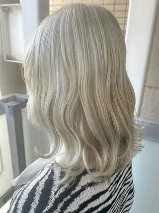 セミロング カラー 岩谷/ブリーチ 🪽透明感カラーのヘアスタイル