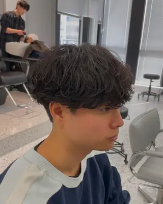 ショート カラー パーマ ✨️メンズ特化波巻き ツイスパ✨️松本真生のヘアスタイル