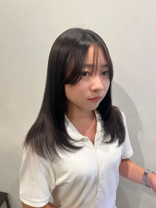 ミディアム マアヤ/ハイトーン /ハイレイヤーのヘアスタイル