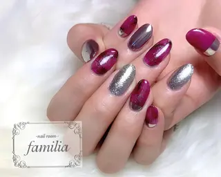 ネイル -nailroom- familiaのネイルデザイン