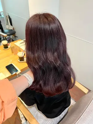 ミディアム カラー 片岡 由依のヘアスタイル