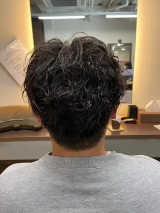 ショート パーマ メンズ 山本 純平のヘアスタイル