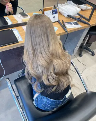 ロング カラー 佐藤 由依/水光カラーのヘアスタイル