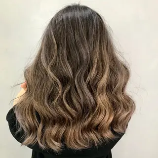 ロング カラー ヘアアレンジ 🧸ハイトーン🧸 ゆっきー🧸のヘアスタイル