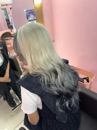 ロング カラー 2次元カラー/ ブリーチMANATOのヘアスタイル