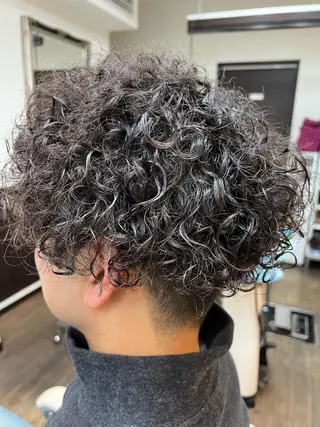 ショート パーマ メンズ 二本木 秀成のヘアスタイル