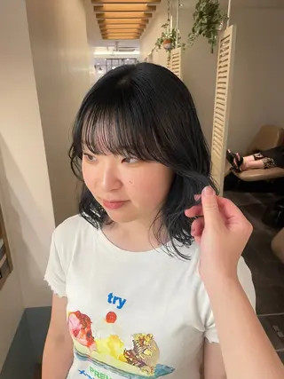 ミディアム カラー リカ/ハイトーン ・オリーブ🍀のヘアスタイル