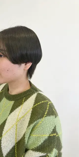 ショート カラー 陰山 友咲のヘアスタイル