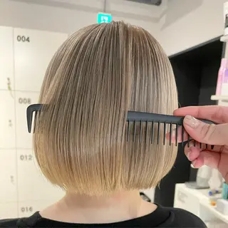 ショート カラー ブリーチ👩🦳/ ✂︎MANAMIのヘアスタイル