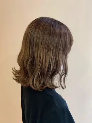 ミディアム カラー 顔まわりカット✄ ベージュカラー🧸のヘアスタイル