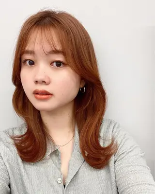 ミディアム ナガイ アヤのヘアスタイル