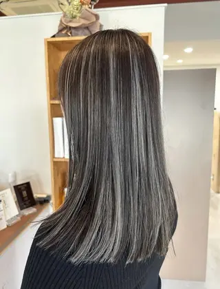 カラー 林 菜穂実のヘアスタイル