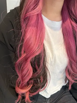 セミロング カラー インナーカラー 推し ブリーチ 髪質改善のヘアスタイル