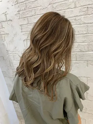 セミロング 🇺🇸ハイライト特 化美容師🇺🇸漆沢のヘアスタイル