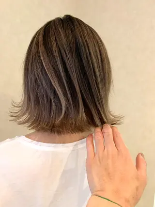 ミディアム Lit.豊橋 夏目のヘアスタイル