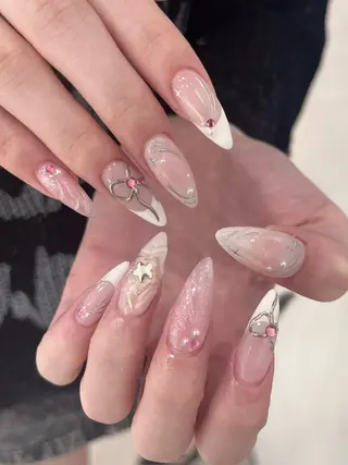 ネイル moca心斎橋店 Aina🐈⬛🤍のネイルデザイン