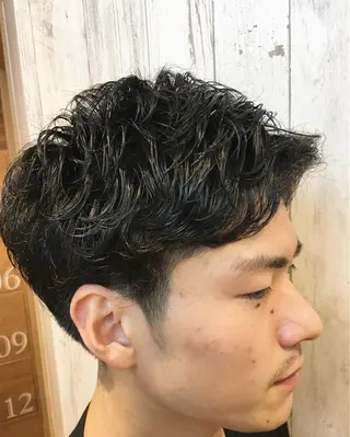 ショート パーマ メンズ 松田 和樹のヘアスタイル