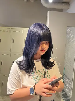 セミロング 寒色/ベージュヘア ブリーチありMiOのヘアスタイル