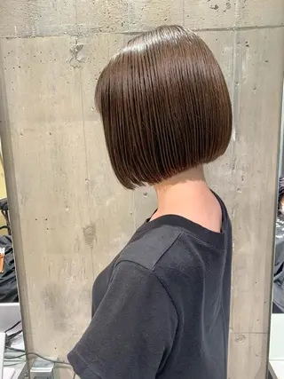 ショート カラー iLi 《イリ》のヘアスタイル
