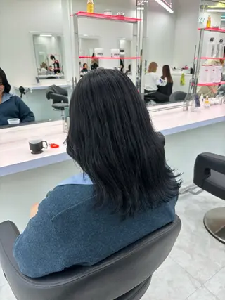 セミロング カラー パーマ ヘアアレンジ 透明感ブリーチカラー 🌈TOMOHIROのヘアスタイル