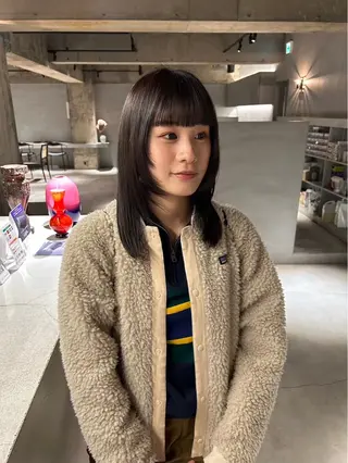 セミロング 纐纈 釉羽のヘアスタイル