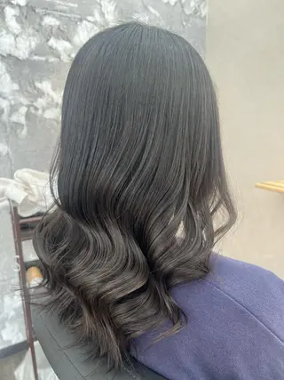 セミロング 岡田 麗華のヘアスタイル