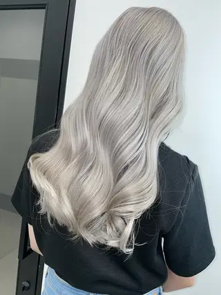 カラー BLEACHi /noeのヘアスタイル