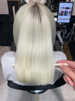 カラー 艶髪✨ハイトーン ✨ホワイト✨北宗一郎のヘアスタイル