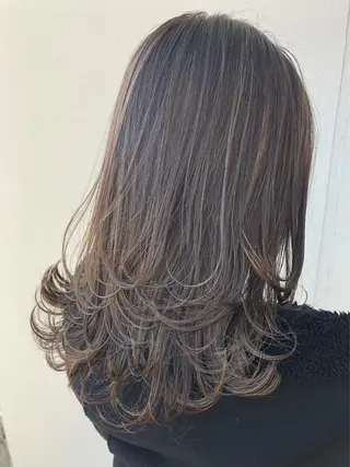 ロング あべ しおりのヘアスタイル