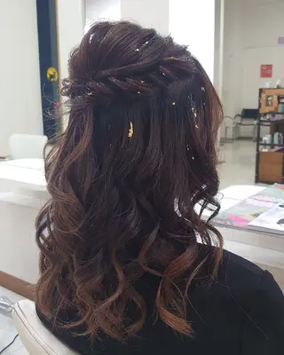 ヘアアレンジ キンジョウ エナミのヘアスタイル