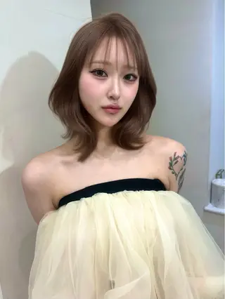 ミディアム 岡田 聖蘭のヘアスタイル