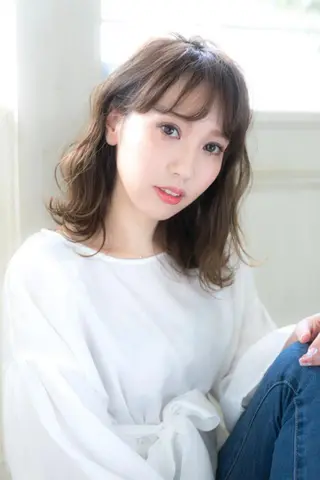 ミディアム よこもり あいのヘアスタイル