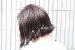 ミディアム カラー AnFye cinq milleのヘアスタイル